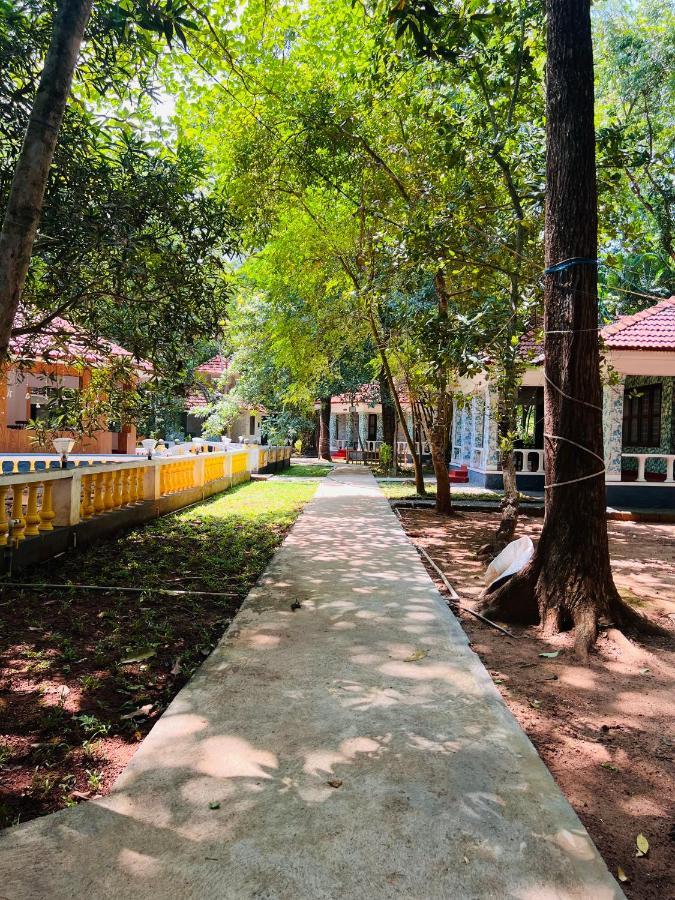 Surya Eco And Wedding Resort Thrissur Bagian luar foto
