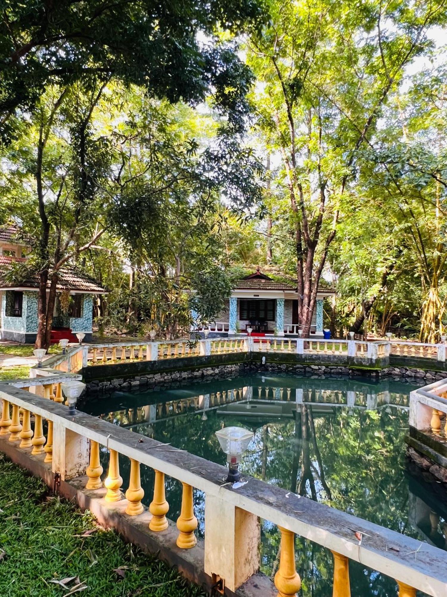 Surya Eco And Wedding Resort Thrissur Bagian luar foto