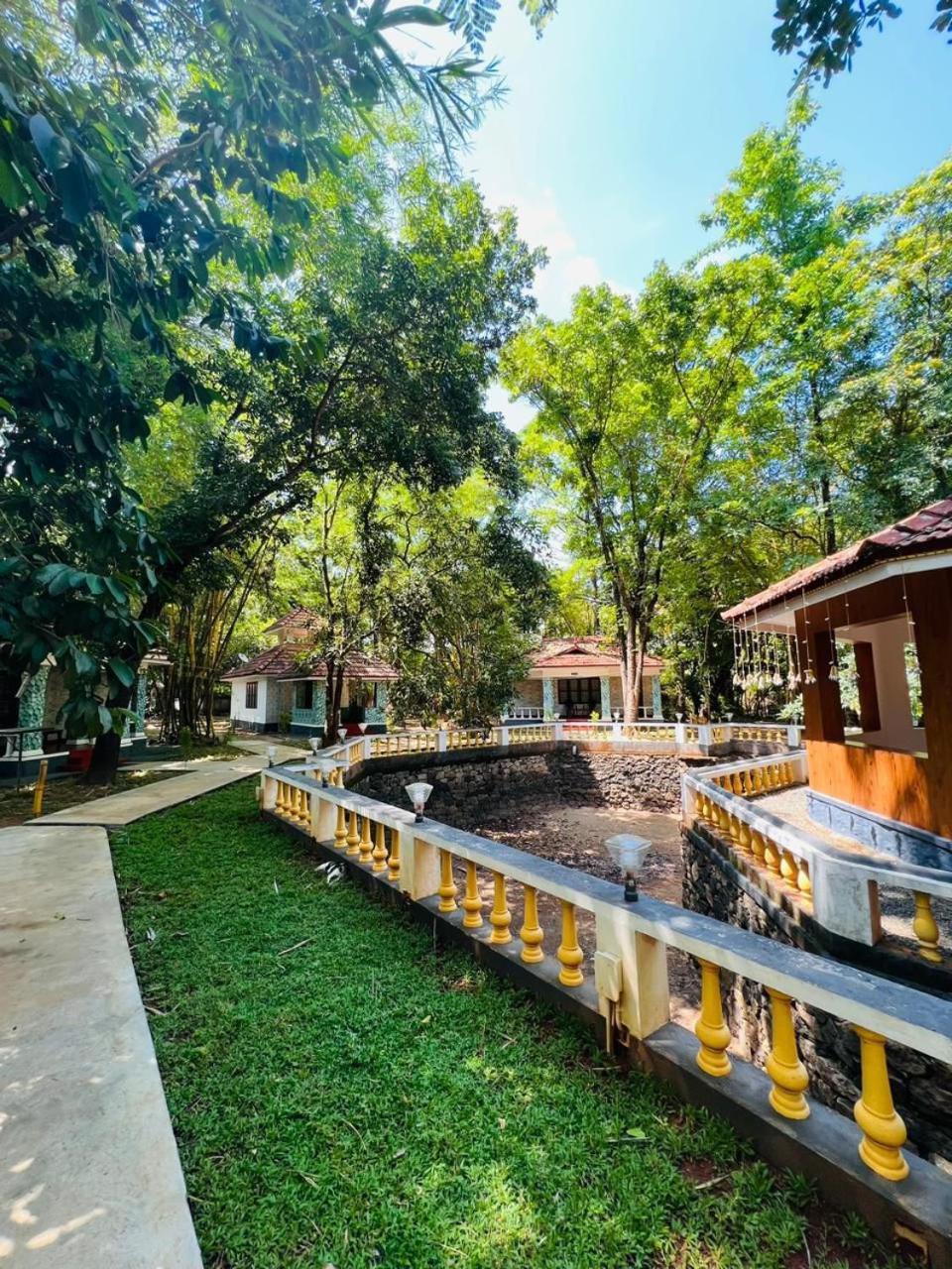 Surya Eco And Wedding Resort Thrissur Bagian luar foto